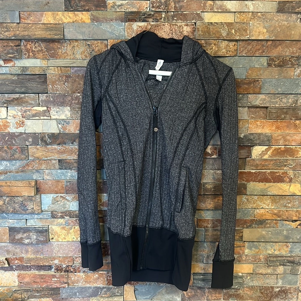 Women’s Lululemon zip up compression jacket.